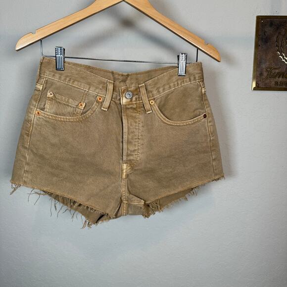Women's Levi's 501 Tan Button Front Raw Edge Cutoff Denim Shorts Size 27 - Picture 3 of 9